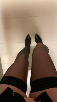 Табиғатта жалаңаш қызыл шашты Ариэль Танымал орыс порно